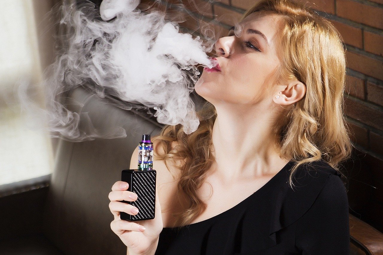 Free Beauty Electronic Cigarette photo and picture